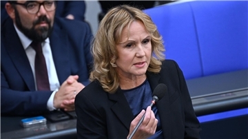Steffi Lemke (Bündnis 90/Die Grünen), Bundesministerin für Umwelt, Naturschutz, nukleare Sicherheit und Verbraucherschutz, beantwortet Fragen.