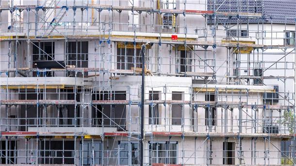 Umsatz mit Immobilien sinkt erstmals seit Finanzkrise 2009 Steigende Zinsen und Preise sowie Unsicherheiten wegen des Ukraine-Kriegs machen sich auf dem Markt für Wohnimmobilien bemerkbar.