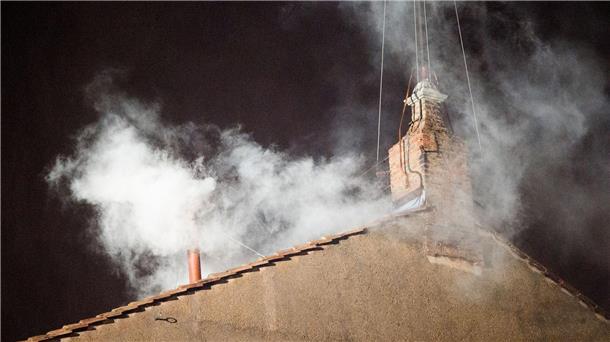 Papst-Wahl: Zwei Kardinäle sagen wegen Gesundheit ab Steigt weißer Rauch auf, ist klar: Es gibt einen neuen Papst.