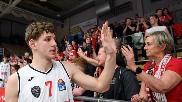 „Unnormale Summen“: Wie junge Basketballer in die USA ziehen Steinbach wird als nächster Nowitzki gehandelt.