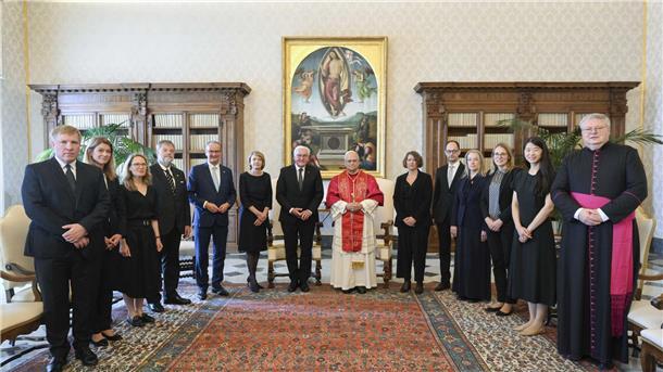 Steinmeier reiste mit seiner Ehefrau zum Pontifex. 