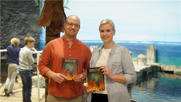Stellen ihr Spiel in Essen auf der Messe vor: Jonas und Doro Hufer haben sich vom Klimahaus inspirieren lassen.
