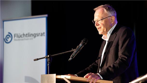 Stephan Weil nennt den Flüchtlingsrat Niedersachsen in seiner Rede als einen Partner der Landesregierung.