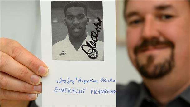 Sterben Autogramme aus? Das befürchtet der Göttinger Sammler Christian Bach.