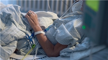 Sterbenskranke wagen oft nicht, ihren Angehörigen zu zeigen, was sie quält. Den ehrenamtlichen Begleitern des Hospizvereins Hombre vertrauen Patienten, aber auch Nahestehende, ihre Not eher an.