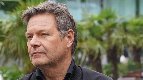 Habeck: „Politischer Durchbruch“ für neue Kraftwerke „Steuerbare“ Kraftwerke sollen laut Bundeswirtschaftsminister Habeck einspringen, wenn Wind und Sonne nicht ausreichen.