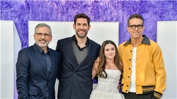 Steve Carell (l-r) John Krasinski, Cailey Fleming und Ryan Reynolds bei der Premiere von „IF: Imaginäre Freunde“ in New York.