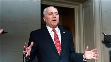Steve Scalise ist die bisherige republikanische Nummer zwei im US-Repräsentantenhaus und hat die parteiinterne Abstimmung mit 113 zu 99 Stimmen gewonnen.
