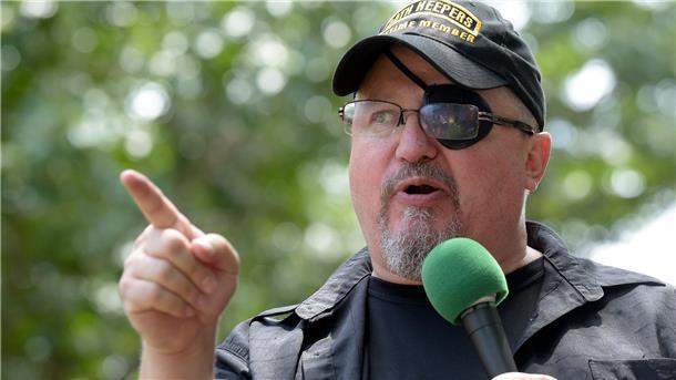 Stewart Rhodes, Gründer rechtsextremen Miliz „Oath Keepers“, spricht während einer Kundgebung vor dem Weißen Haus.