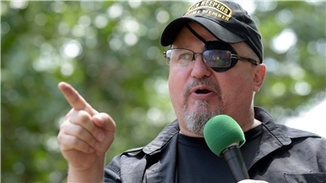 Stewart Rhodes, Gründer rechtsextremen Miliz „Oath Keepers“, spricht während einer Kundgebung vor dem Weißen Haus.