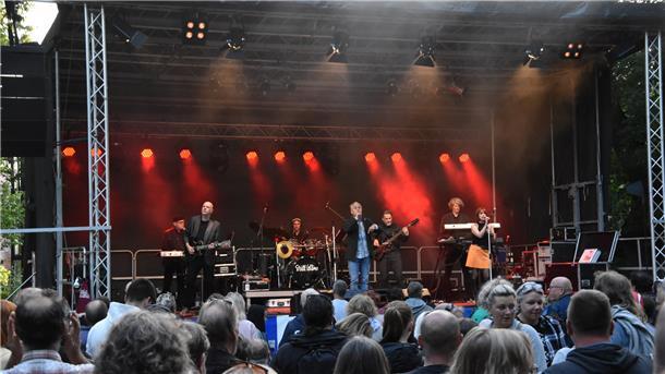 Still Collins waren die Hauptband bei LoxRock und sorgten für Bewegung und Begeisterung im Gertrudenpark.
