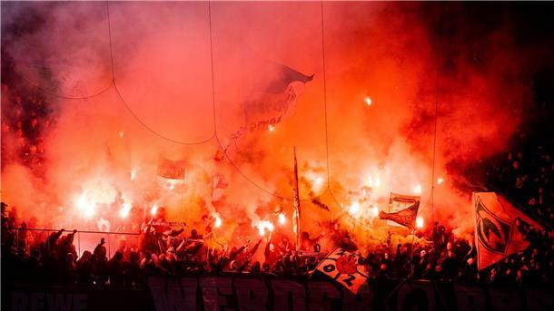 Strafverschärfungen halten laut Rechtsanwalt Lau Fans nicht vom Einsatz von Pyrotechnik ab.