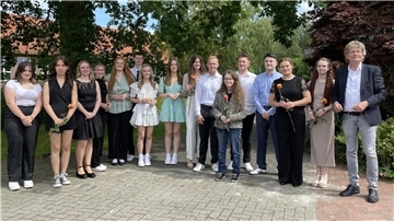 Abiturientinnen und Abiturienten der Zinzendorfschule in Tossens