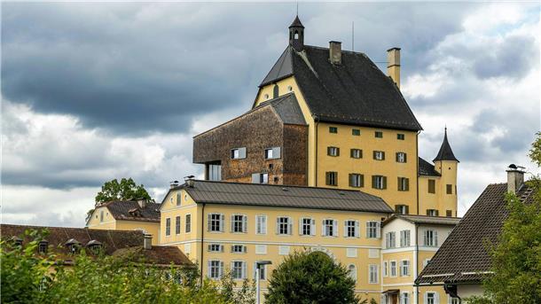 Betagte Nonnen besetzen ehemaliges Kloster in Österreich Streit um das Kloster Goldenstein nahe der bayerischen Grenze.