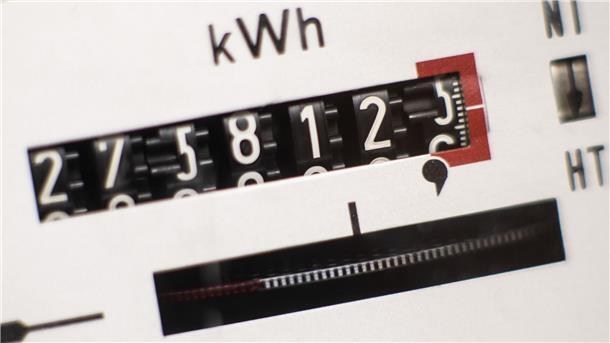 Strom und Gas trotz Preisrückgang teurer als vor Krise Strom kostete die Verbraucherinnen und Verbraucher im zweiten Halbjahr 2023 durchschnittlich 41,75 Cent je Kilowattstunde (Symbolbild).