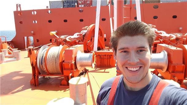 Student Finn Gerstel mag das Arbeiten und Leben aus dem Schiff.