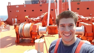 Student Finn Gerstel mag das Arbeiten und Leben aus dem Schiff.