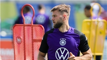 Stürmer Niclas Füllkrug warnt vor dem Achtelfinal-Gegner Dänemark.