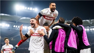 Stuttgarter Jubel: Josha Vagnoman (oben) traf zum zwischenzeitlichen 3:1.
