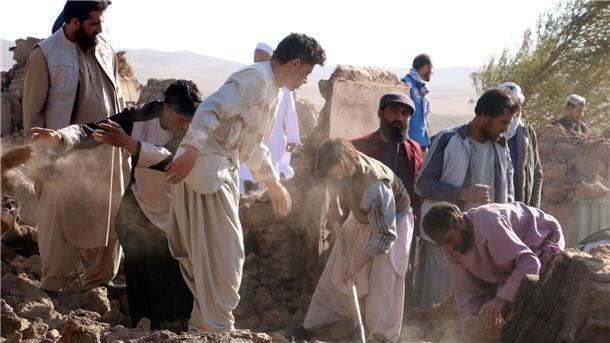 Fast 2500 Tote: Verzweiflung nach Erdbeben in Afghanistan Suche nach Überlebenden in Zenda Jan.