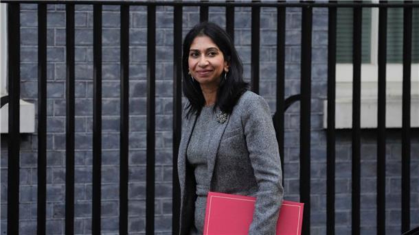 Britische Regierung vor Kollaps? Rücktritte und Chaos Suella Braverman ist aus der britischen Regierung ausgeschieden.