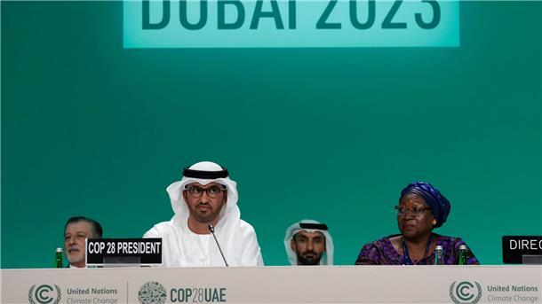 UN-Klimakonferenz: Deutschland verspricht Millionenbeträge Sultan Al-Dschaber, Vorsitzender der UN-Klimakonferenz, bei der Eröffnungssitzung in Dubai.