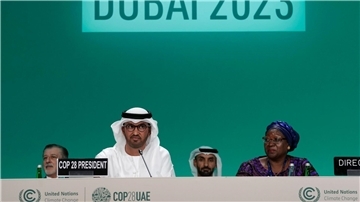Sultan Al-Dschaber, Vorsitzender der UN-Klimakonferenz, bei der Eröffnungssitzung in Dubai.