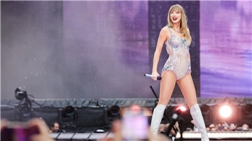 Super-Show im Regen: US-Megastar Taylor Swift hat am Dienstagabend Hamburg gerockt und 50.000 Fans glücklich gemacht.