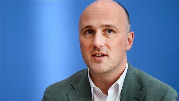 Sven Lehmann, Queerbeauftragter der Bundesregierung, wurde in Osnabrück mit dem Rosa-Courage-Preis des Festivals „Gay in May“ ausgzeichnet. (Archivfoto)