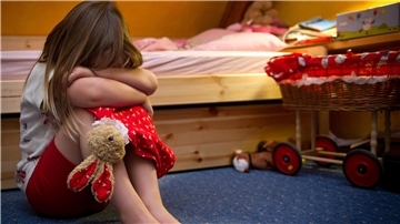 Symbolfoto: Ein besserer Schutz von Kindern und Jugendlichen vor Vernachlässigung, Missbrauch und Gewalt ist das Ziel.