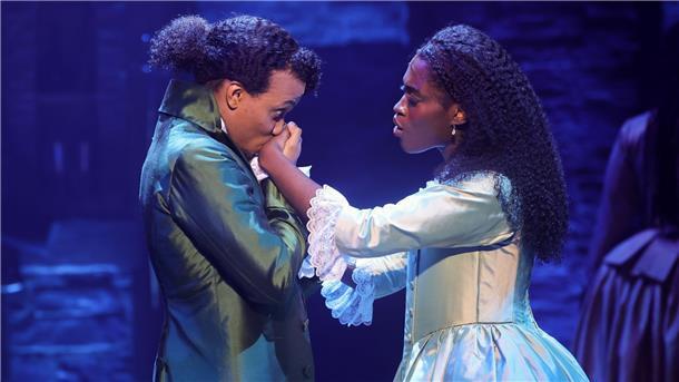 Erfolgsmusical „Hamilton“ kommt nach Hamburg Szene aus dem Erfolgsmusical „Hamilton„, das am 6. Oktober Premiere in Hamburg feiert.