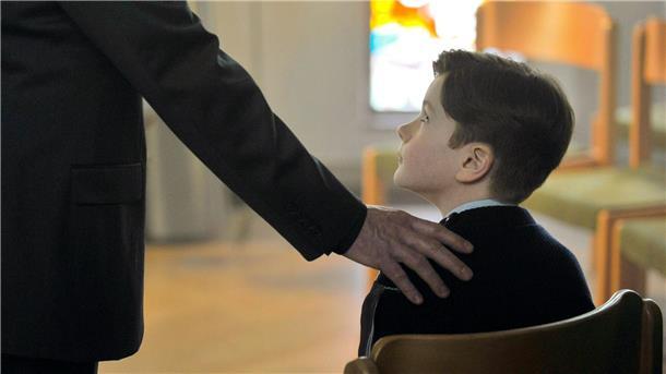 „Gelobt sei Gott“ - Missbrauchsdrama von François Ozon Szene aus „Gelobt sei Gott“: