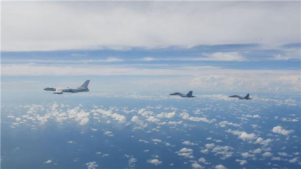 Taiwan meldet mehr chinesische Kampfjets vor seiner Küste Taiwan hat binnen eines Tages mehr als 30 chinesische Militärflugzeuge um seine Insel registriert - ein deutlicher Anstieg im Vergleich zu den vorangegangenen Wochen.