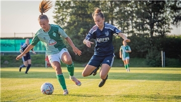 Tale Haesche & Co. vom FC Geestland kämpfen wieder in Bad Bederkesa um den Ball.
