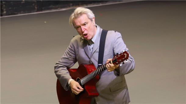 Preisregen für „Im Westen nichts Neues“ bei den Oscars? Talking-Heads-Gründer David Byrne tritt bei den Oscars auf.