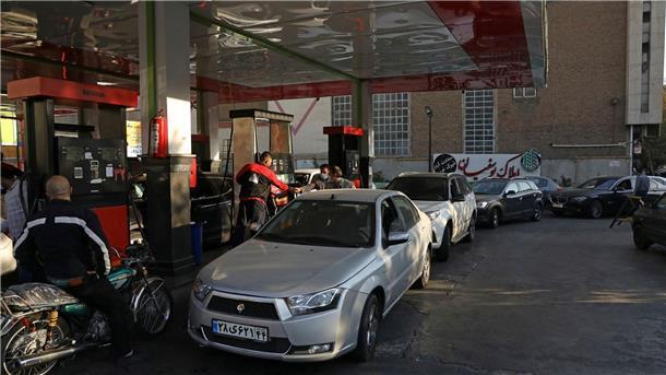 Iran sieht Israel hinter Hackerangriff auf Tankstellen Tankstelle in Teheran. Irans Regierung hat seinen Erzfeind Israel für einen mutmaßlichen Hackerangriff auf Tankstellen verantwortlich gemacht.