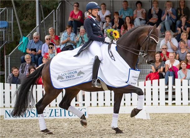 Vier Tage Spektakel bei den Elmloher Reitertagen Tanzten in Elmlohe schon zum Sieg: Ingrid Klimke mit ihrem damaligen Pferd Bluetooth. In diesem Jahr werden die Besucher die Olympiasiegerin erneut im Dressurviereck der Reitertage sehen.