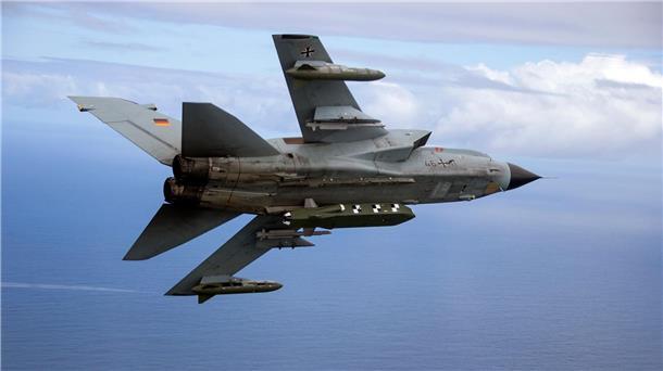 Ampel-Druck auf den Kanzler: Taurus-Debatte spitzt sich zu Taurus-Marschflugkörper werden von Flugzeugen aus abgefeuert. Sie sind eine Art selbst lenkende Raketen.