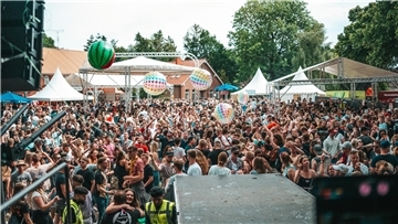 Tausende Besucher waren auch 2022 beim Frühtanz in Steinau dabei.