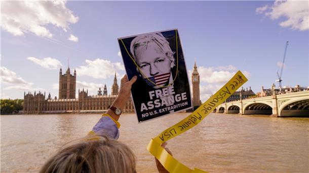 Wikileaks-Gründer Assange positiv auf Corona getestet Tausende Demonstranten haben am Wochenende in London die Freilassung von WikiLeaks-Gründer Julian Assange gefordert.