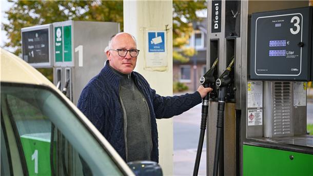Taxi-Unternehmer Stefan Gödeke fürchtet mit Blick auf steigende Sprit- und Personalkosten um seine wirtschaftliche Existenz.