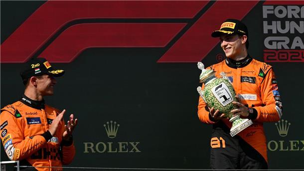 Teamkollege Lando Norris applaudiert Oscar Piastri - er hätte auch ganz oben stehen können.