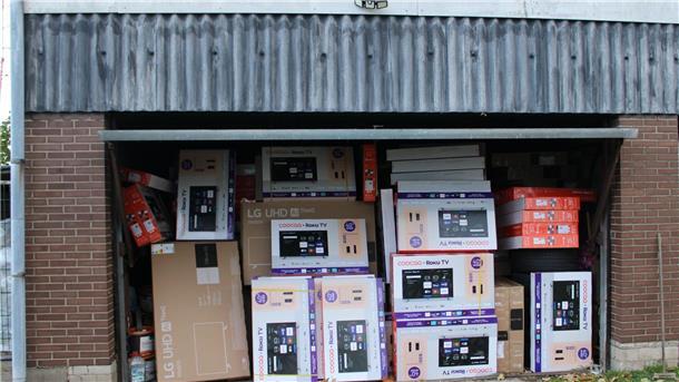 Duisburg: Erste Festnahmen nach spektakulärem Millionen-Coup Teile des Diebesgutes aus dem Millionen-Diebstahl in Duisburg in einer Garage.