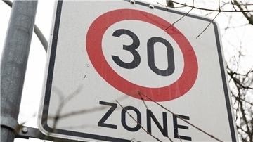Tempo 30 wird es in Kirchtimke im Bereich Querweg/Eschenweg nicht geben. Der Rat der Gemeinde lehnte einen entsprechenden Antrag jetzt ab.