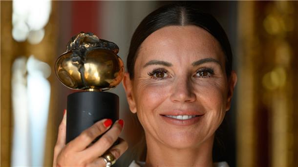 Teresa Enke für Entstigmatisierung von Depression geehrt Teresa Enke hatte 2010 unter anderem gemeinsam mit dem DFB die Robert-Enke-Stiftung gegründet, nachdem sich ihr Mann im November 2009 in einer Depression das Leben genommen hatte.