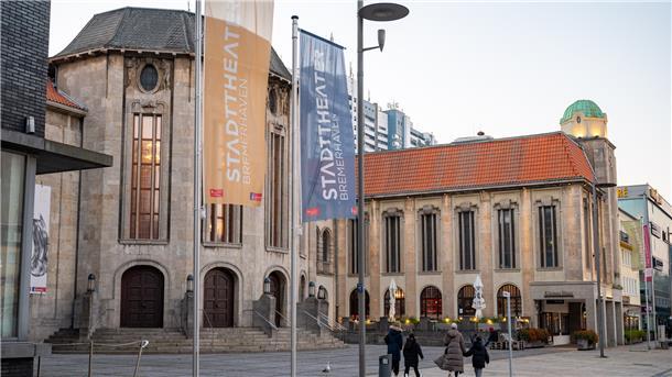 Tetje Mierendorf tritt im Stadttheater auf.