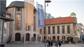 Tetje Mierendorf tritt im Stadttheater auf.