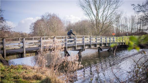 Teure Brücke. Der Neubau der Teichbrücke Reinkenheide kostet fast eine halbe Million Euro.