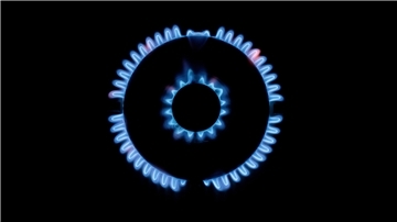 Teure Energiequelle: Für Gas müssen Verbraucher ab Herbst 2,4 Cent je Kilowattstunde zusätzlich zum gestiegenen Preis mehr zahlen.
