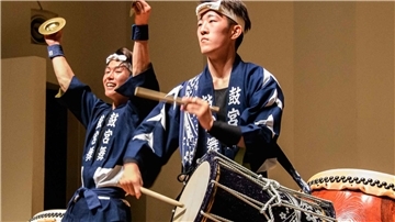 The Drums of Japan: Mit furiosen und virtuosen Trommelrhythmen und einer mitreißenden Show will das japanische Kult-Ensemble auf seiner neuen Tournee auch die Gäste des Cuxlandes begeistern.